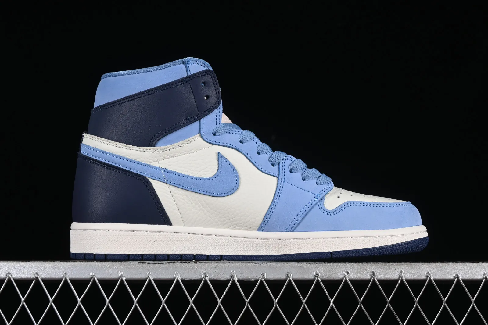 Air Jordan 1 High OG First in Flight University Blue Midnight Navy Sail FD2596-400