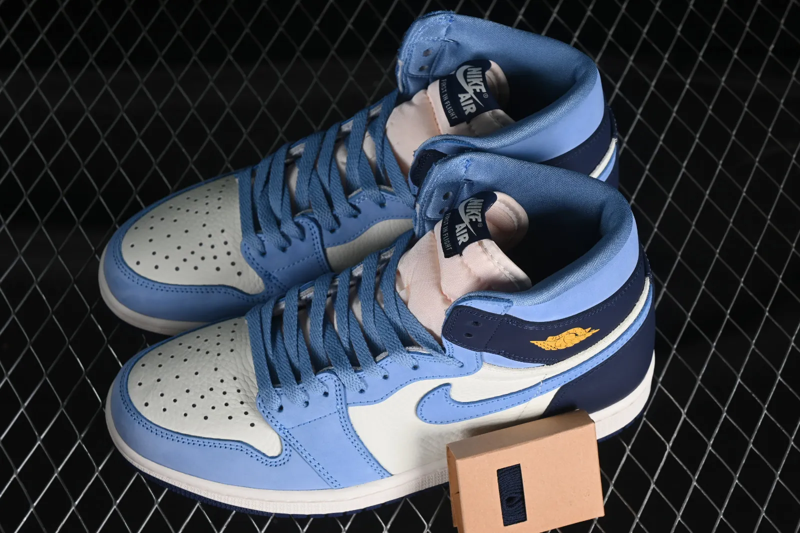 Air Jordan 1 High OG First in Flight University Blue Midnight Navy Sail FD2596-400