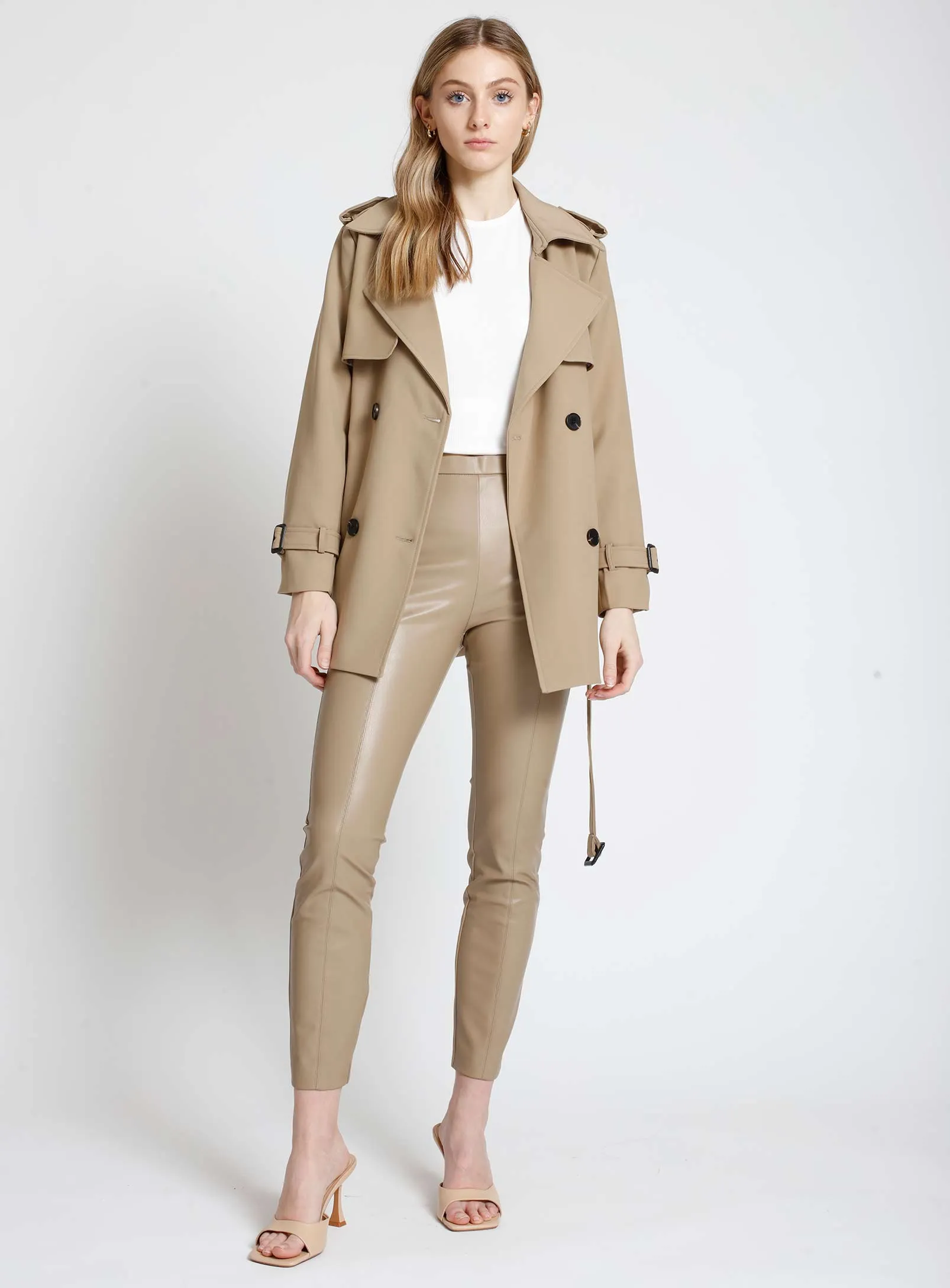 AUBREY | Short double breasted belted trench coat || AUBREY | Trench-coat court à double boutonnage ceinturé