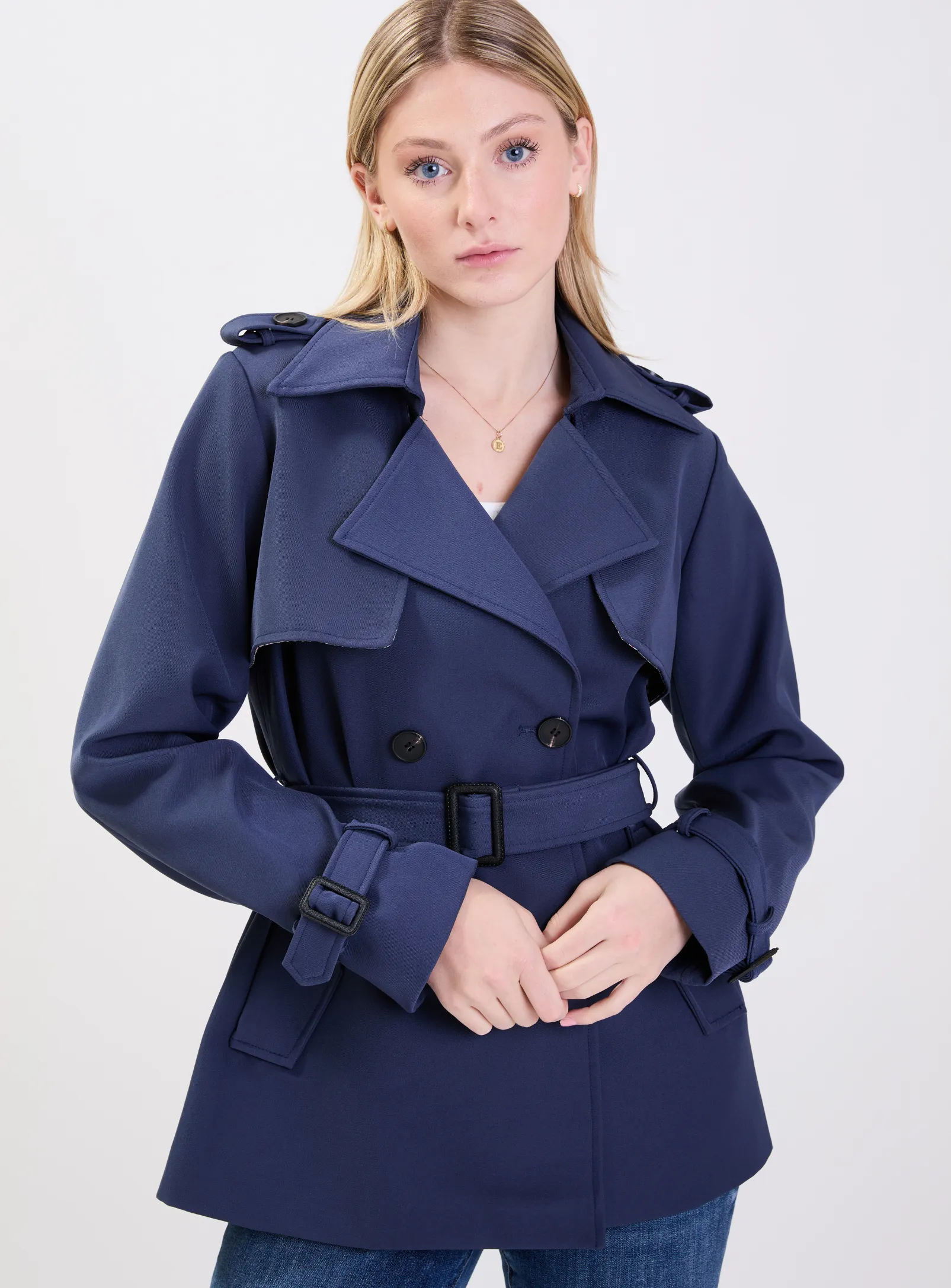 AUBREY | Short double breasted belted trench coat || AUBREY | Trench-coat court à double boutonnage ceinturé