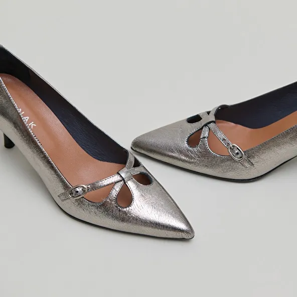 Cross-strap pumps in dark metallic leather