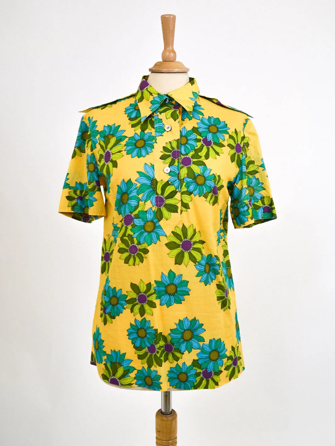 Gio Caré yellow flowered shirt with three-button closure, 70s