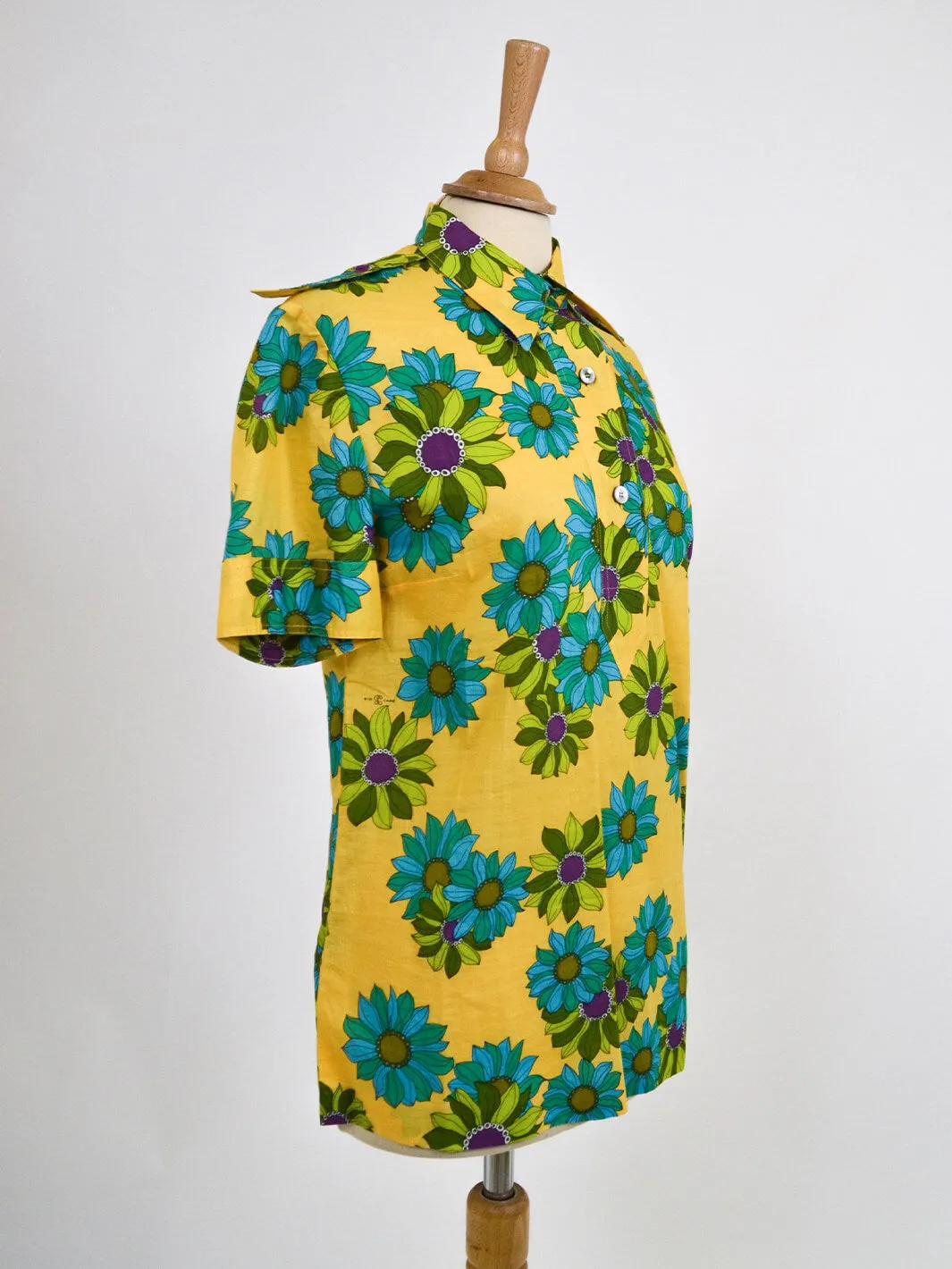 Gio Caré yellow flowered shirt with three-button closure, 70s