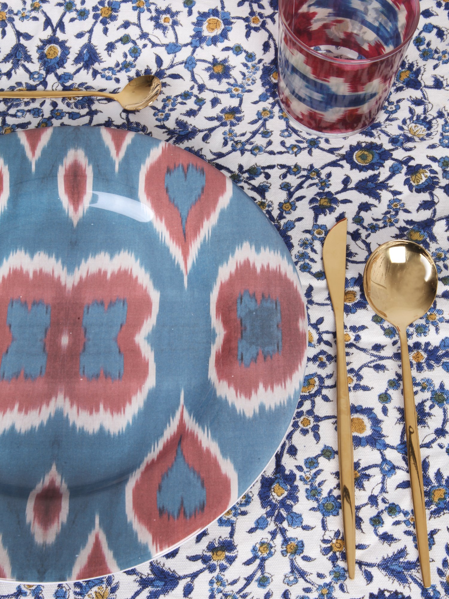 LES-OTTOMANS    IKAT PRINT CERAMIC PLATE