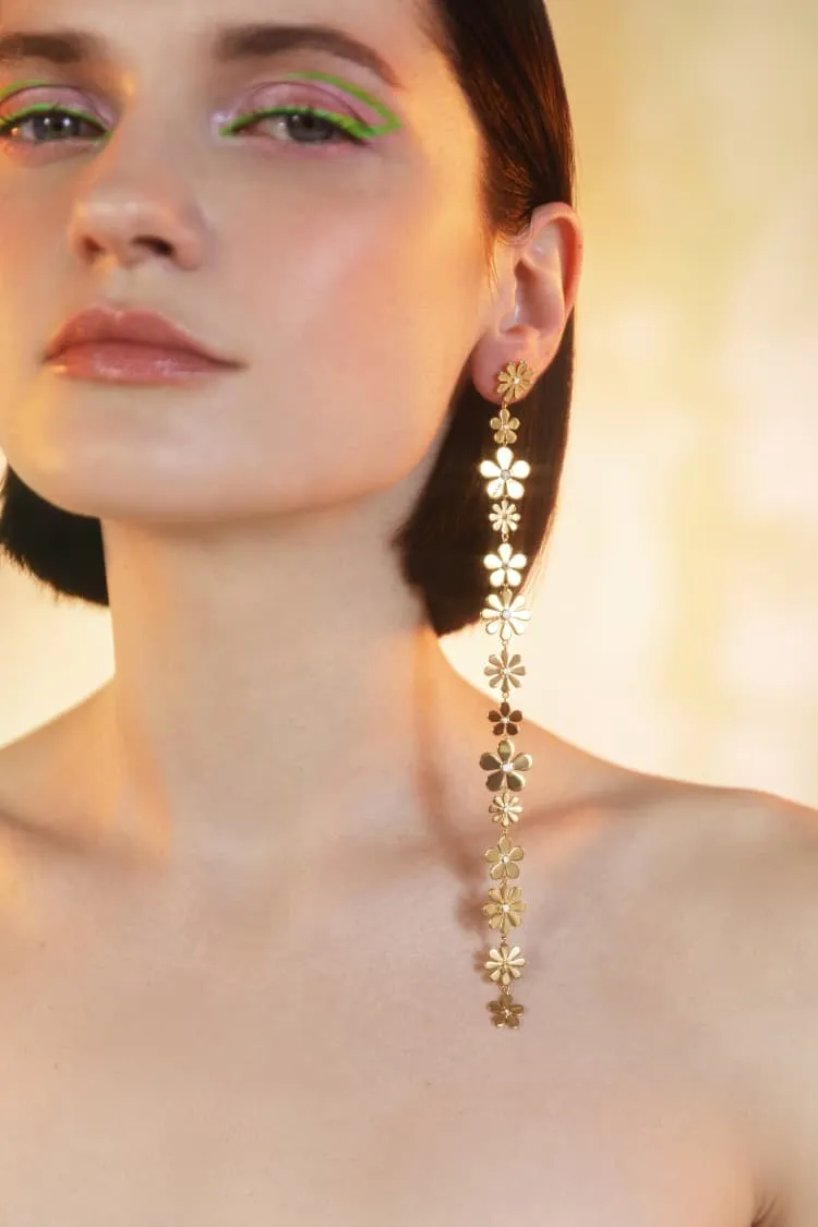 long daisy earring in gold and white