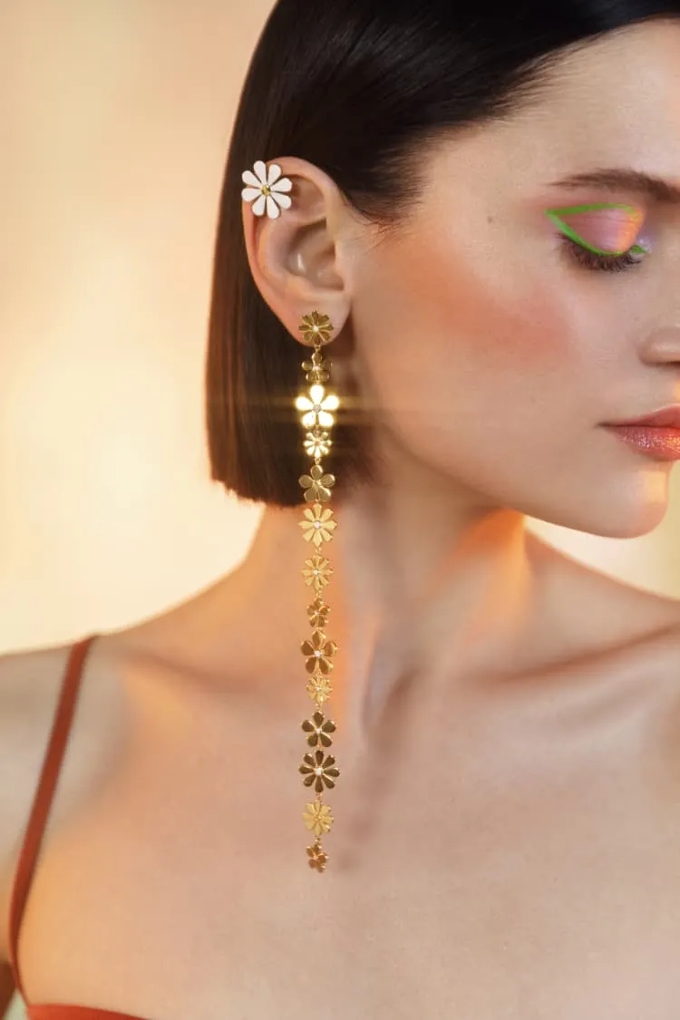 long daisy earring in gold and white