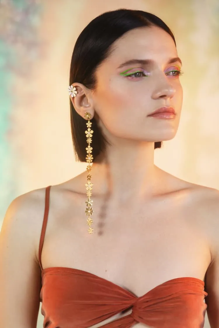 long daisy earring in gold and white