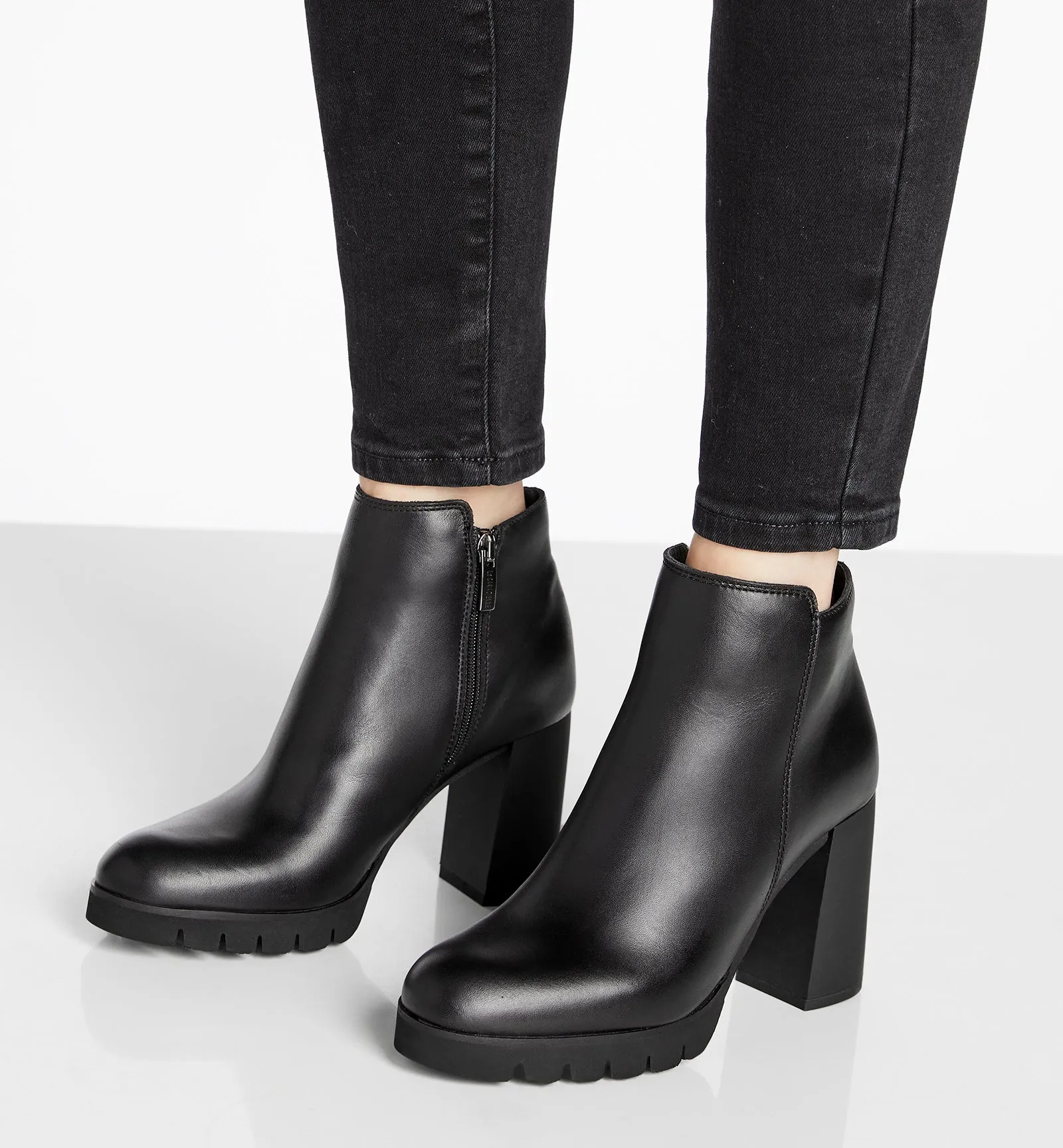 MAYA LEATHER BOOTIE