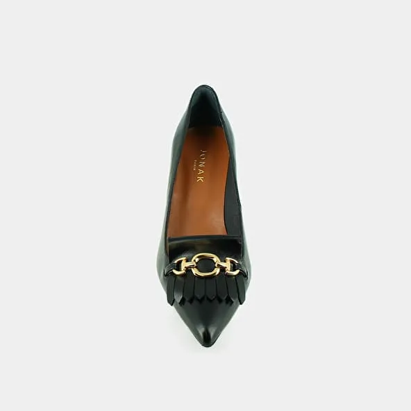 Pumps with gold bits in black leather