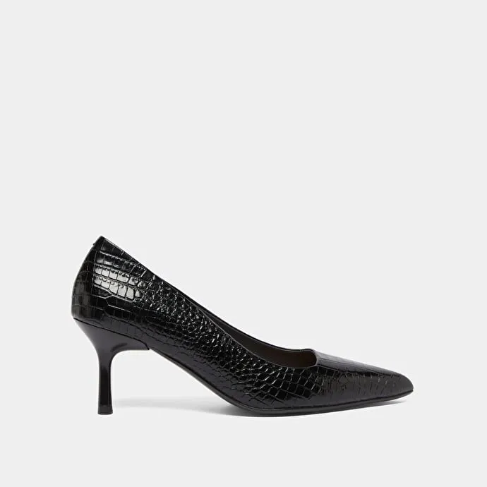 Pumps with pointed toes in black reptile leather