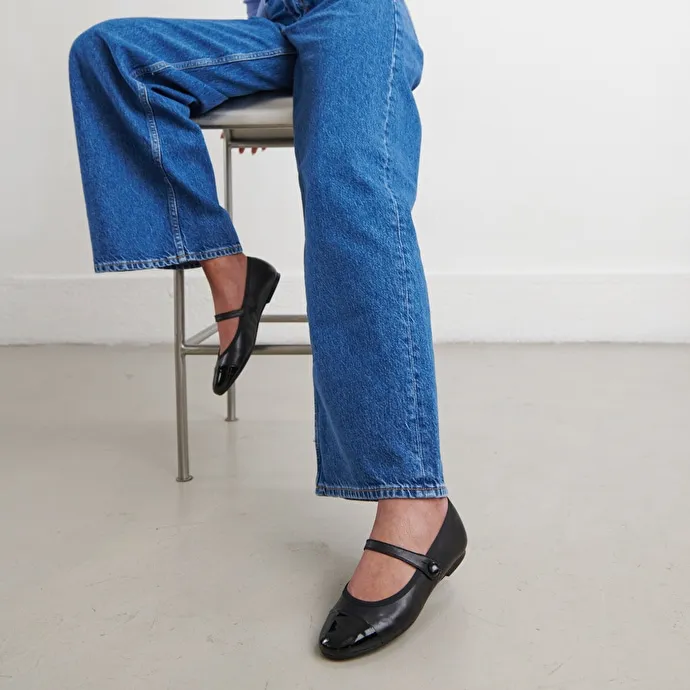 Strappy ballerinas in black leather